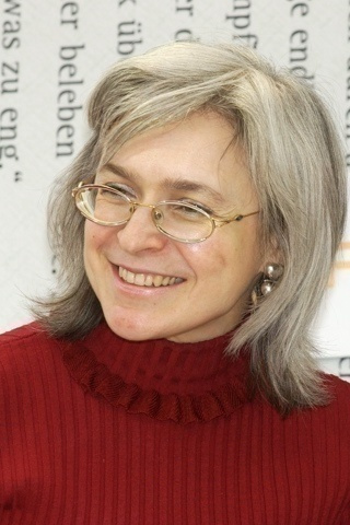 Omaggio alla giornalista Anna Politkovskaja, assassinata a Mosca nel 2006